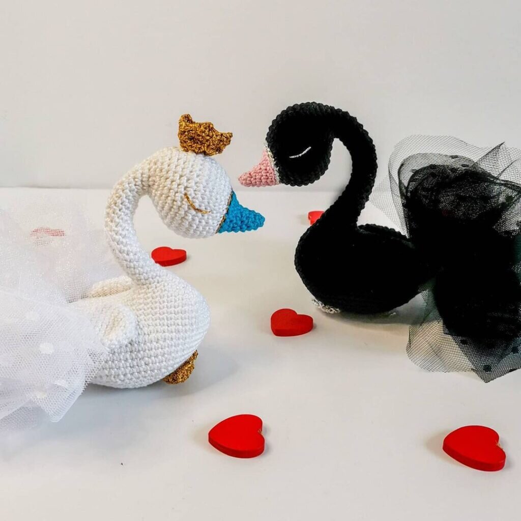 Amigurumi Brooch Swan Crochet Pattern 2