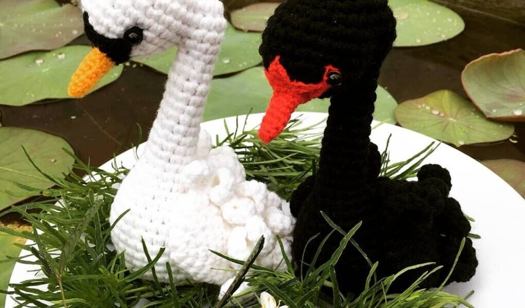 Amigurumi Brooch Swan Crochet Pattern