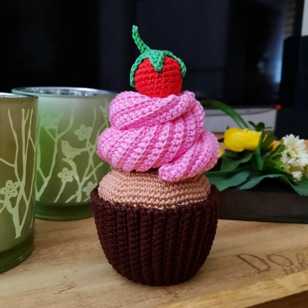 Amigurumi Cupcake Free Pattern 9