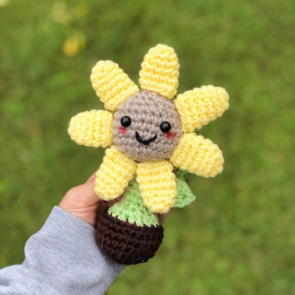 Amigurumi Flower Free Crochet Pattern 1