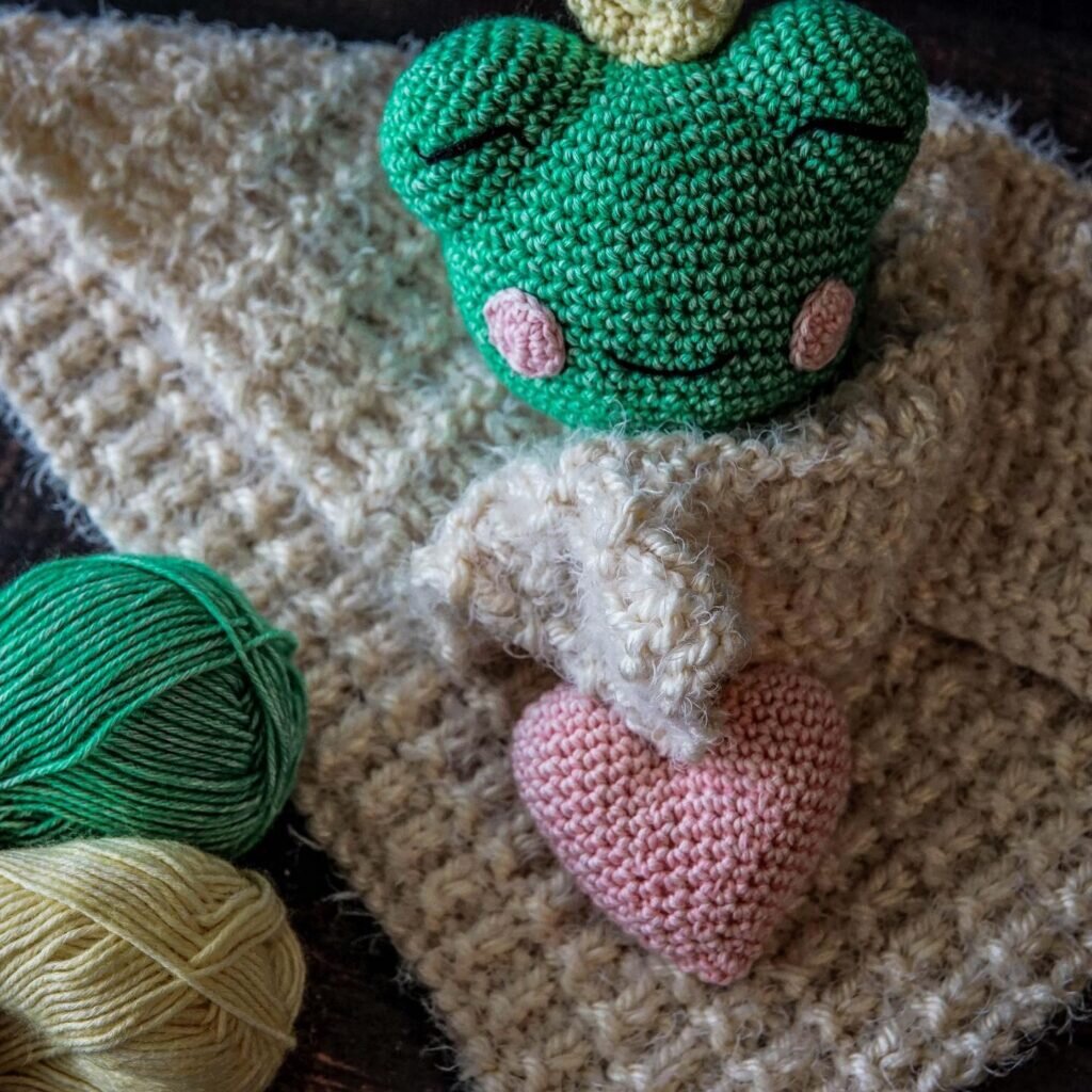 Amigurumi Frog Heart Free Crochet Pattern 2