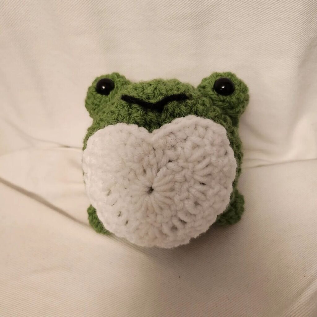 Amigurumi Frog Heart Free Crochet Pattern 5