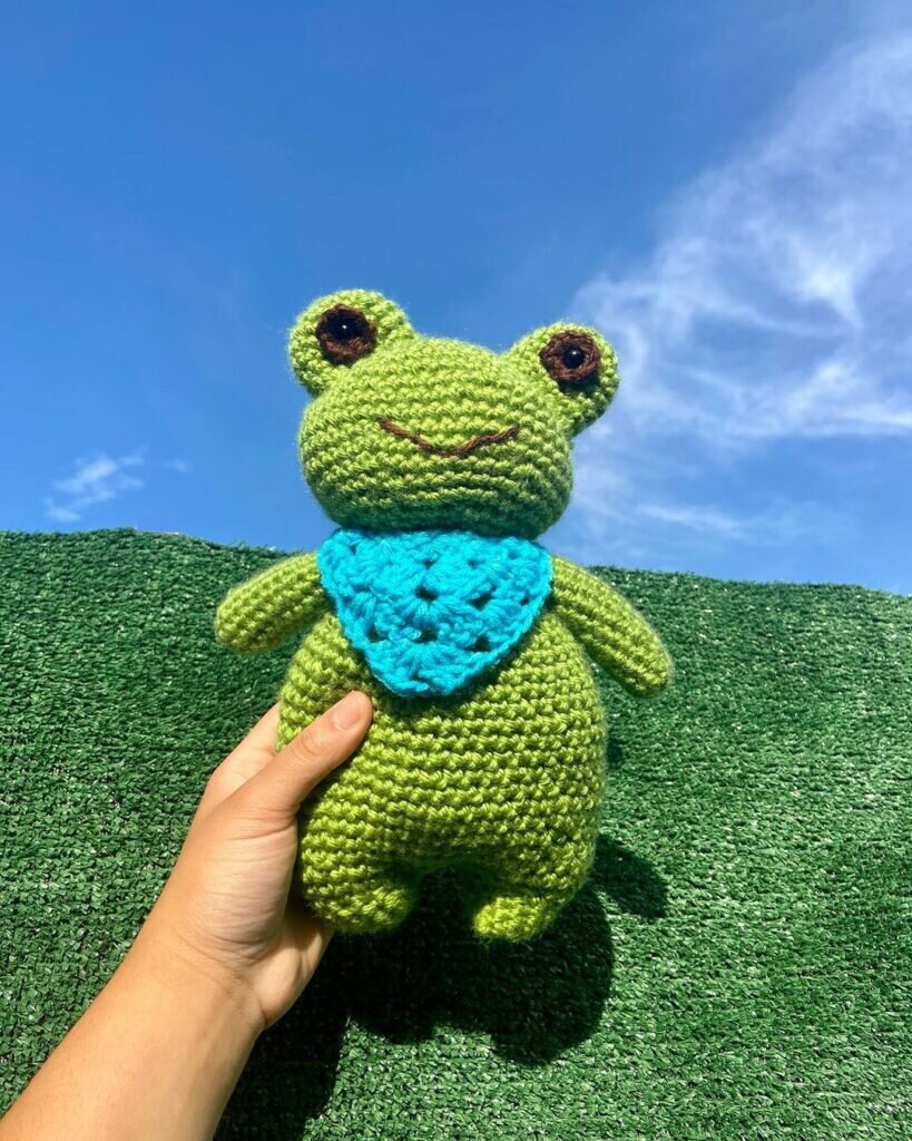 Amigurumi Frog With A Scart Crochet Pattern 1