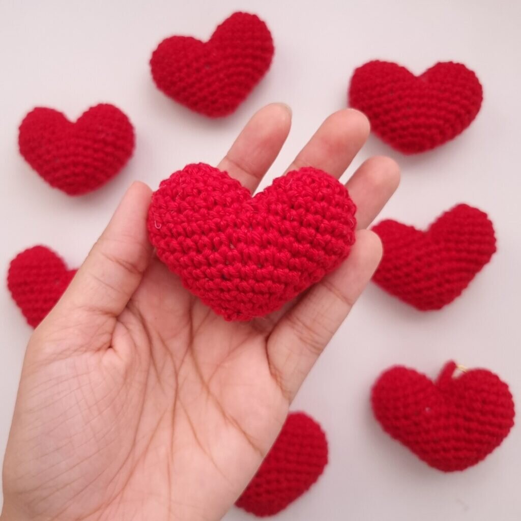 Amigurumi Heart Free Crochet Pattern 4