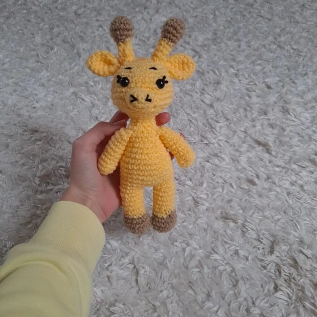 Amigurumi Little Giraffe Free Pattern 4