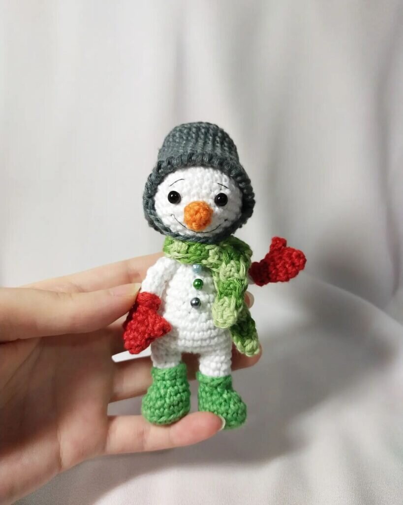 Amigurumi Little Snowman Free Crochet Pattern 3