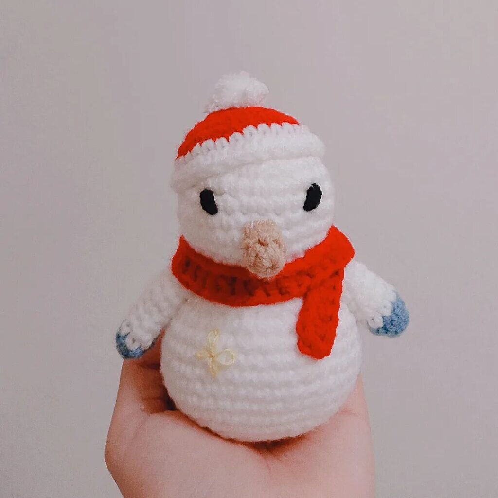 Amigurumi Little Snowman Free Crochet Pattern 5