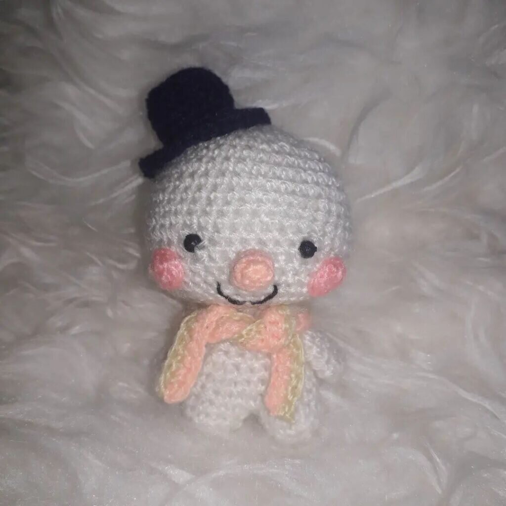 Amigurumi Little Snowman Free Crochet Pattern 7