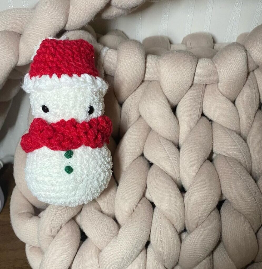 Amigurumi Little Snowman Free Crochet Pattern 9