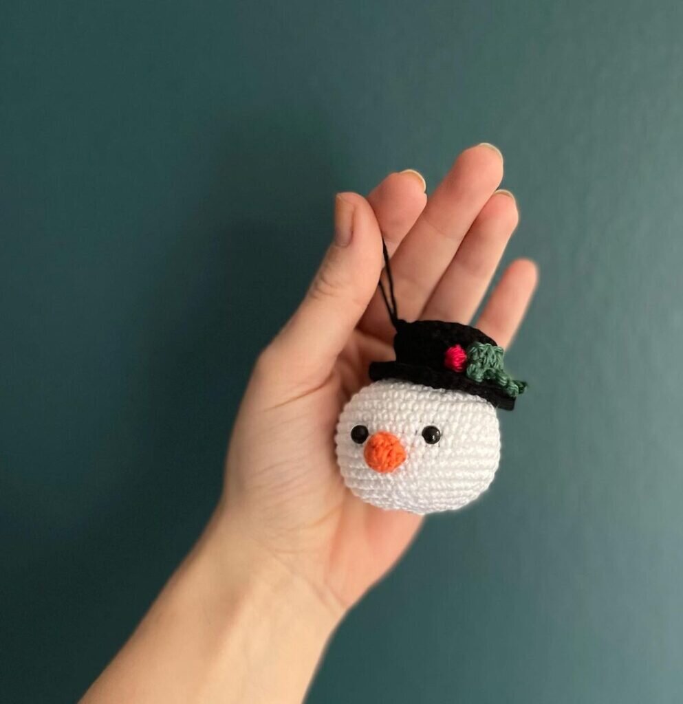 Amigurumi Mini Snowman Free Pattern 3