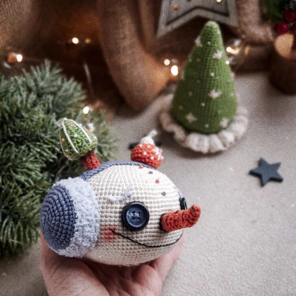 Amigurumi Mini Snowman Free Pattern 5