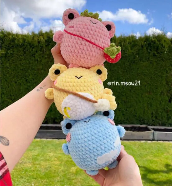 Amigurumi Plump Frogs Crochet Pattern