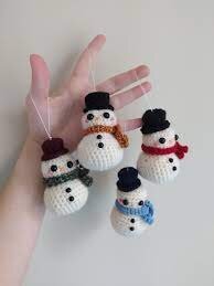 Amigurumi Snowman Keychain Free Pattern 1