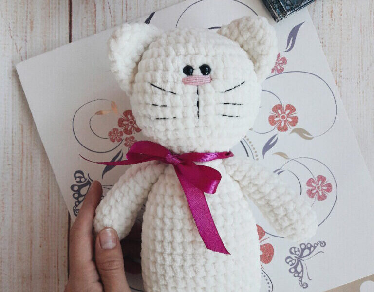 Amigurumi White Cat Free Pattern