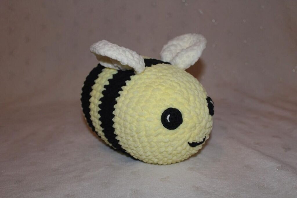 Bee Amigurumi Free Pattern 4