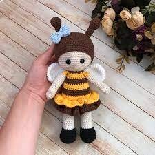 Dressed Bee Amigurumi Free Pattern 1