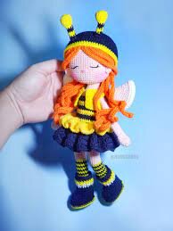 Dressed Bee Amigurumi Free Pattern 4