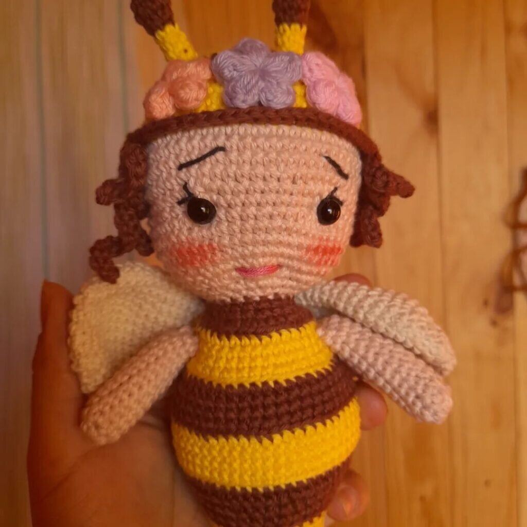 Dressed Bee Amigurumi Free Pattern 5