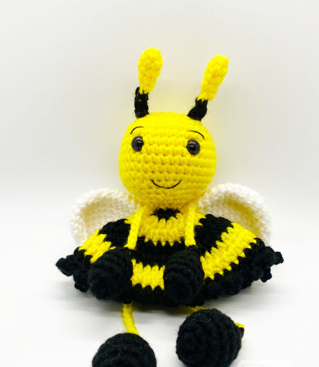 Dressed Bee Amigurumi Free Pattern