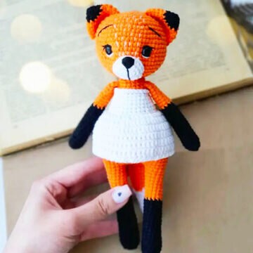 Free Pattern of Fox in Knitting Dress