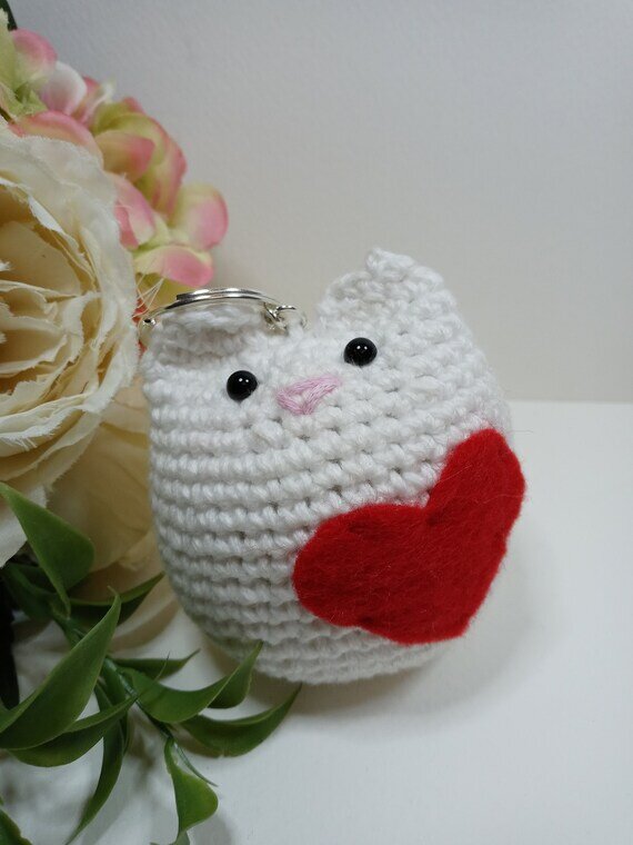 Heart Cat Keychain Amigurumi Free Pattern 1