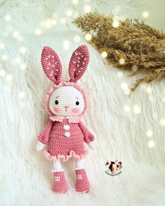 Knitting Amigurumi Bunny Latta in Dress Pattern 4