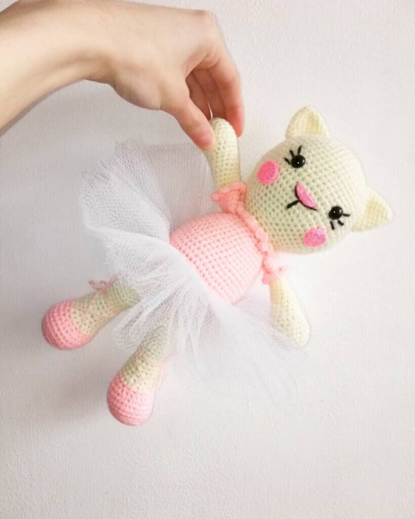 Knitting Amigurumi Cat Ballerina Free Pattern 3