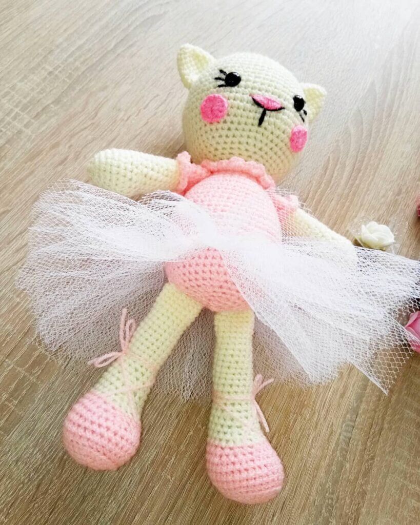 Knitting Amigurumi Cat Ballerina Free Pattern 4