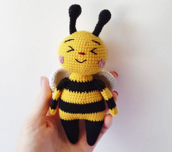 Knitting Amigurumi Spring Bee Free Pattern 1