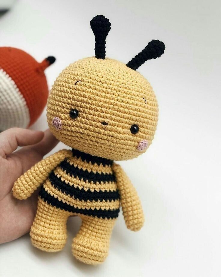 Knitting Amigurumi Spring Bee Free Pattern 2