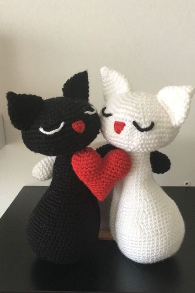 Knitting Cat Valentine’s Day Free Crochet Pattern 4