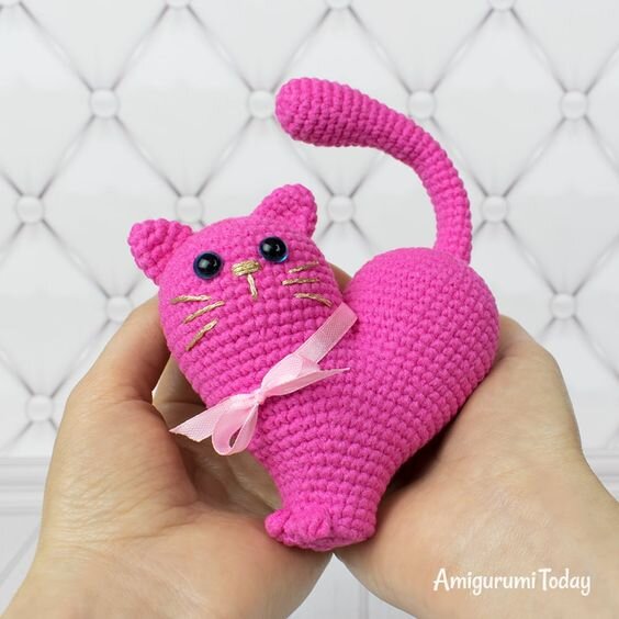 Knitting Cat Valentine’s Day Free Crochet Pattern 5