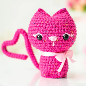 Knitting Cat Valentine’s Day Free Crochet Pattern