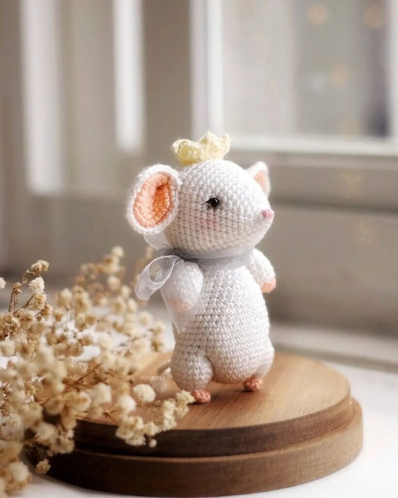 Knitting Mouse Amigurumi Free Pattern 1