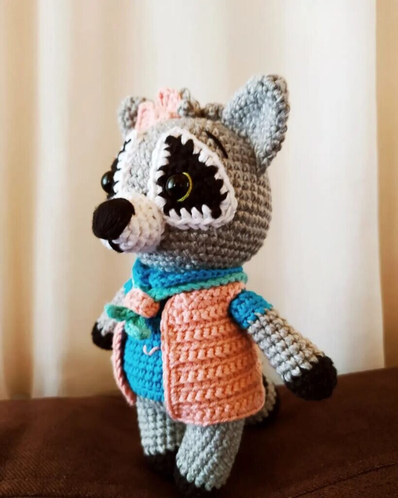 Knitting Raccoon Amigurumi Free Pattern 2