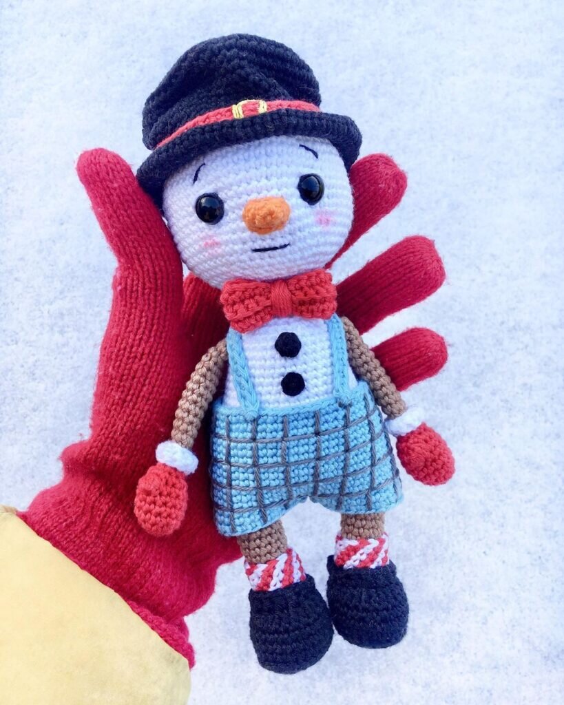 Knitting Snowman Amigurumi Free Pattern 1