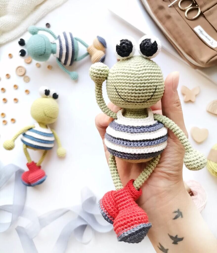 Knitting Toy Frog Amigurumi Free Pattern 6