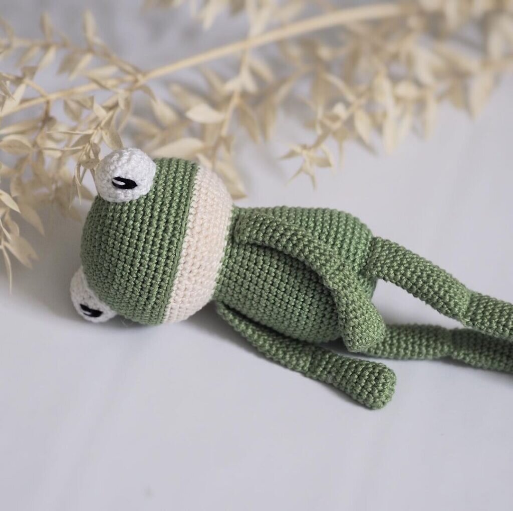 Knitting Toy Frog Amigurumi Free Pattern 7