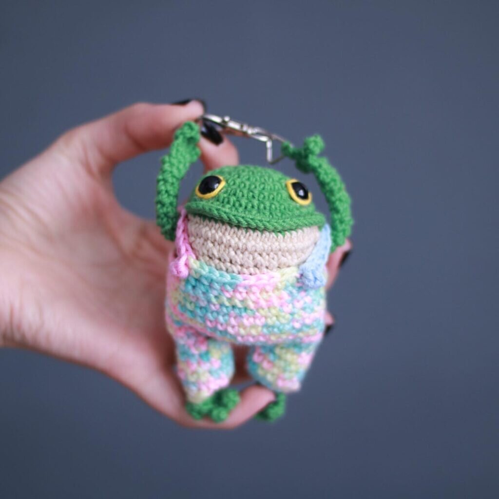 Knitting Toy Frog Amigurumi Free Pattern 8