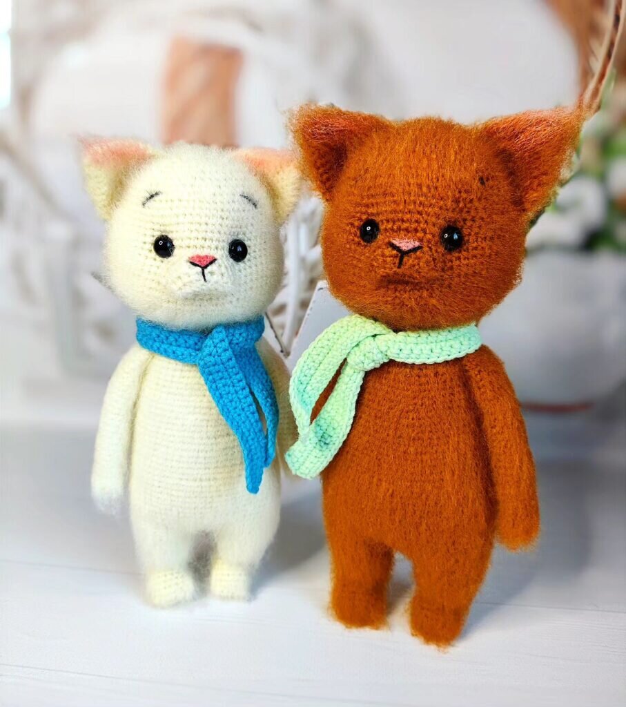 Making Cats in Knitted Amigurumi Dresses 5