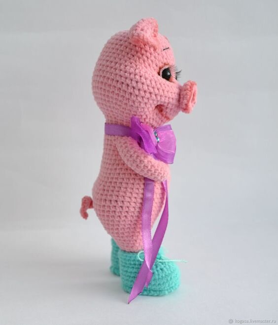 Making Knitted Amigurumi Pig 8