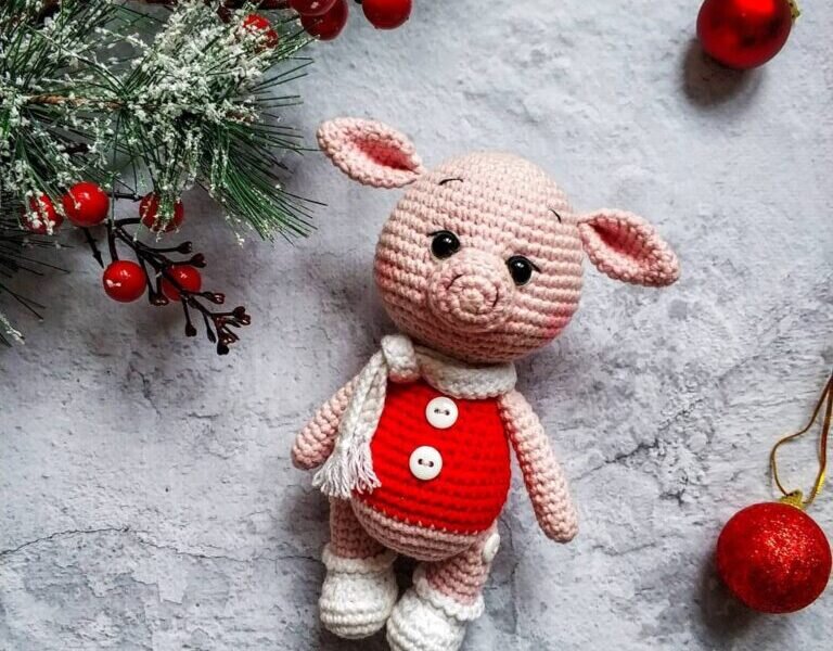 Making Knitted Amigurumi Pig