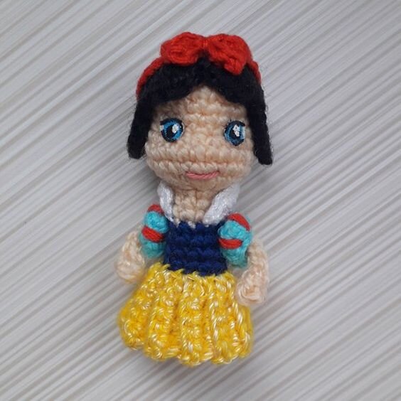 Pencil Shaped Knitted Amigurumi Doll Pattern 3