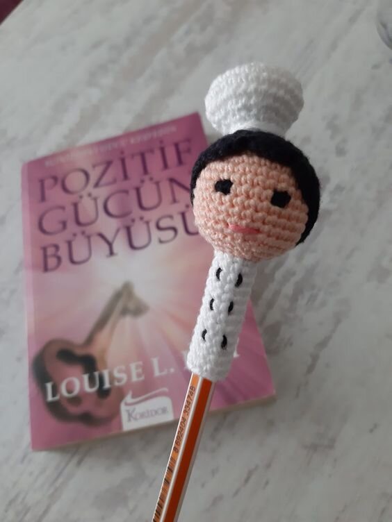 Pencil Shaped Knitted Amigurumi Doll Pattern 4