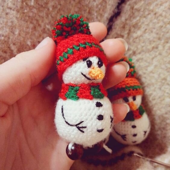 Snowman Keychain Amigurumi Free Pattern 1