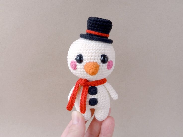 Snowman Keychain Amigurumi Free Pattern 4