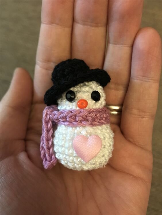 Snowman Keychain Amigurumi Free Pattern 5