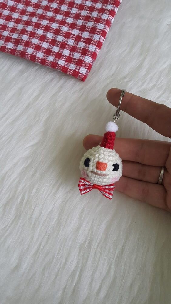 Snowman Keychain Amigurumi Free Pattern 6