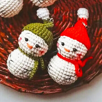 Snowman Keychain Amigurumi Free Pattern