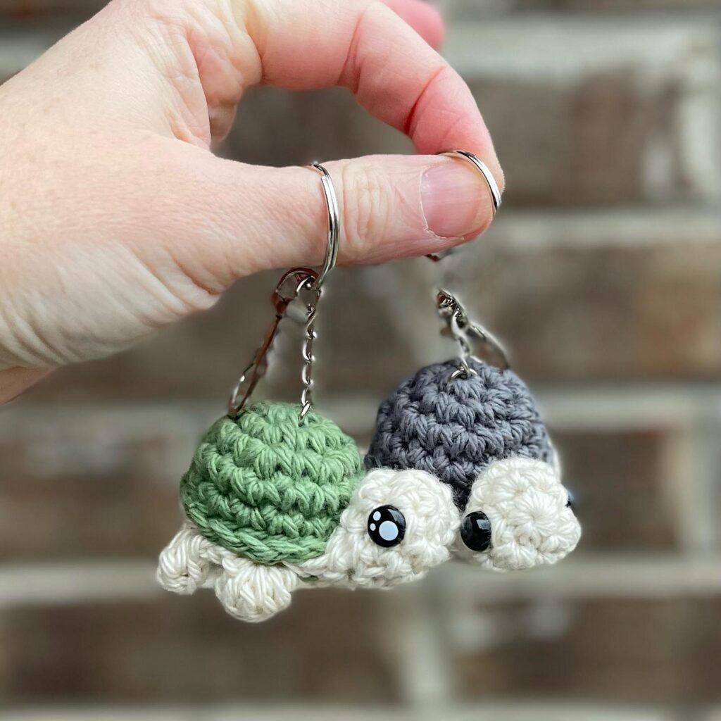 Turtle Keycahin Amigurumi Free Pattern 9